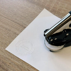 Prägezange runde minimalistische Adresse