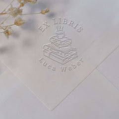 Embosseur Ex-libris tas de livres café