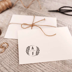 Trockenstempel-Ornamente-Initialen