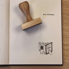 Tampon Ex-libris mains tenant livre