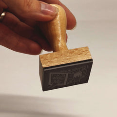 Tampon Ex-libris mains tenant livre